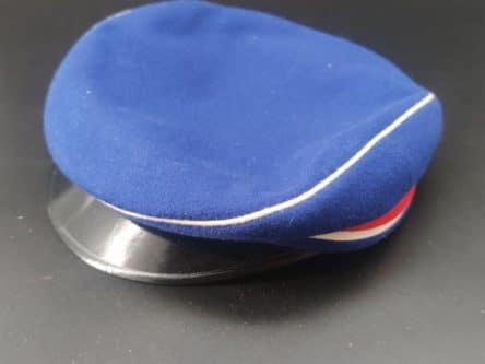 Mütze rot/weiß/blau mit blauem Deckel