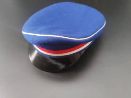 Mütze rot/weiß/blau mit blauem Deckel