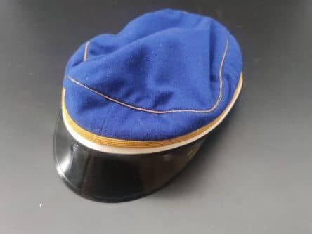Mütze gold/weiß/schwarz mit blauem Deckel