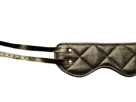 Halskrause aus Leder zum Pauken und Fechten bei Mensuren. Vorderseite