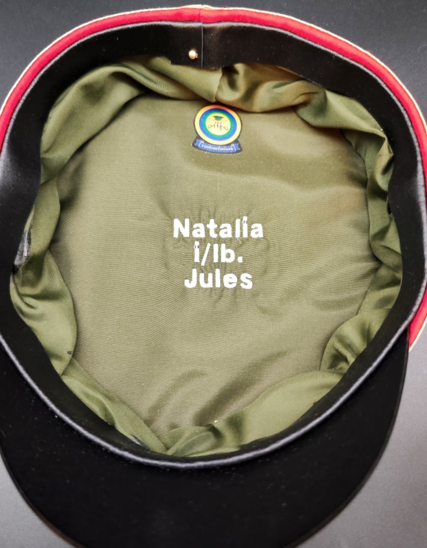 Innenfutter-Stickerei im Innenfutter einer Mütze